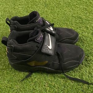 Nike 2010 Diamond Turf Sneakers Big Kid Size 7 100% Authentic